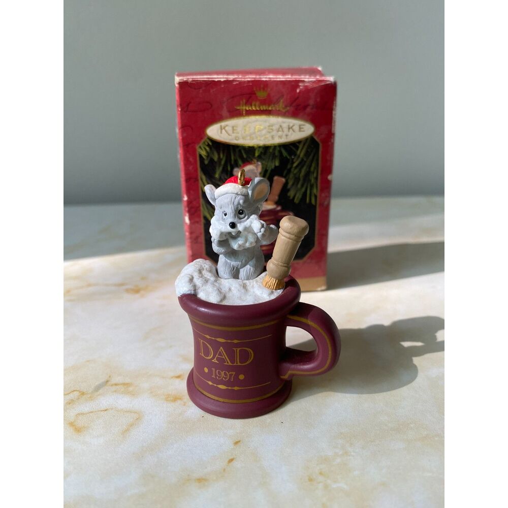 New Hallmark Keepsake 1997 Dad Mouse Shaving with Santa Hat Vintage Original Box